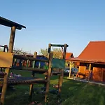 Mazurskie Wzgórze-domki Z Basenem