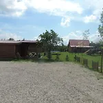 Casa de Férias Mazurskie Wzgórze-domki Z Basenem