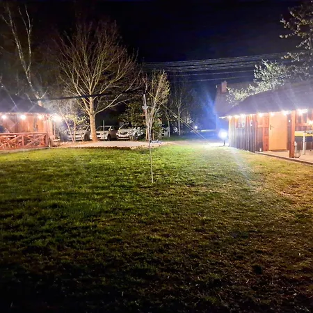 Mazurskie Wzgorze-domki Z Basenem *